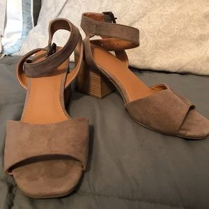 Universal Thread heels